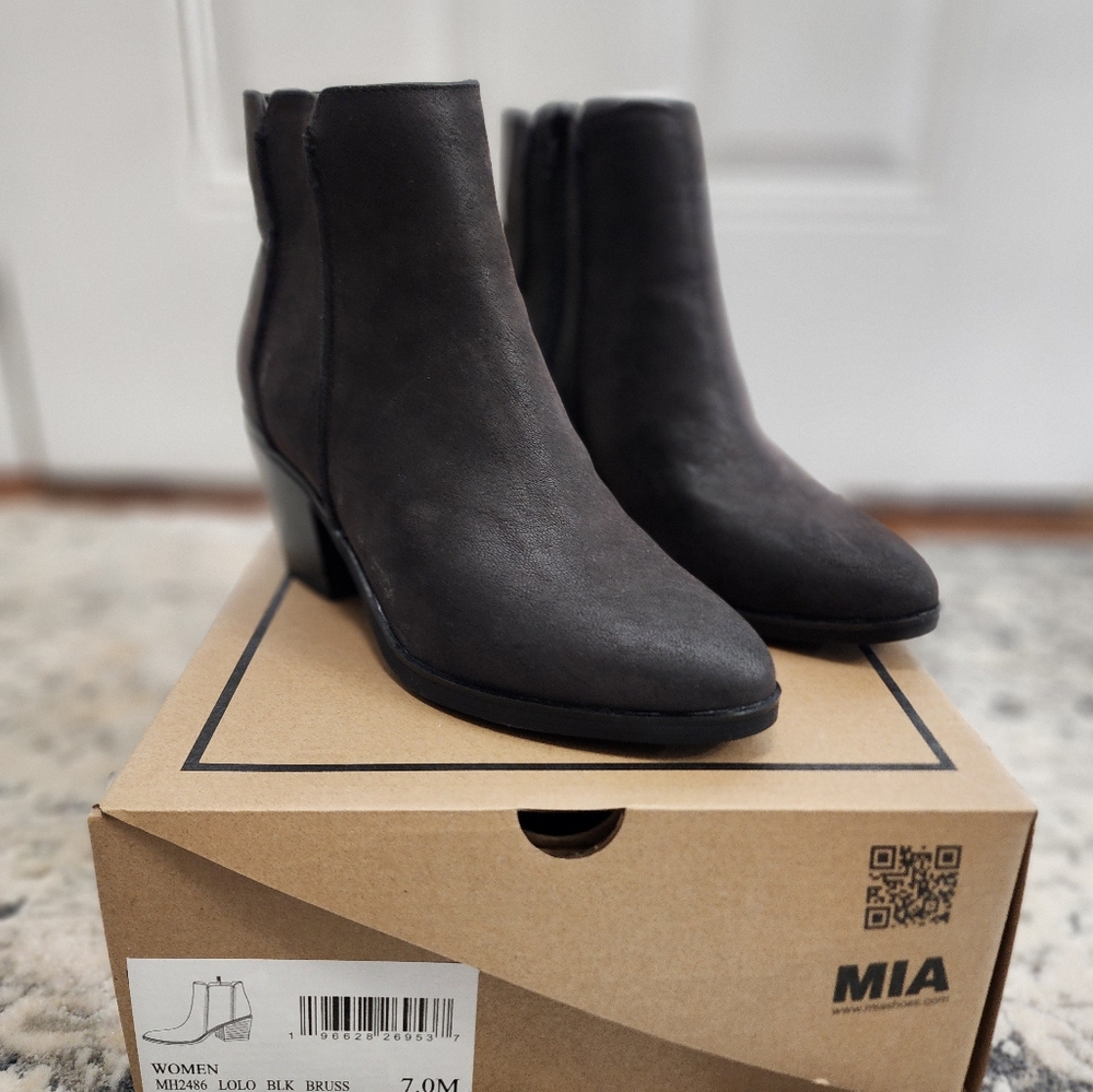 MIA Lolo Black Booties, size 7.0M